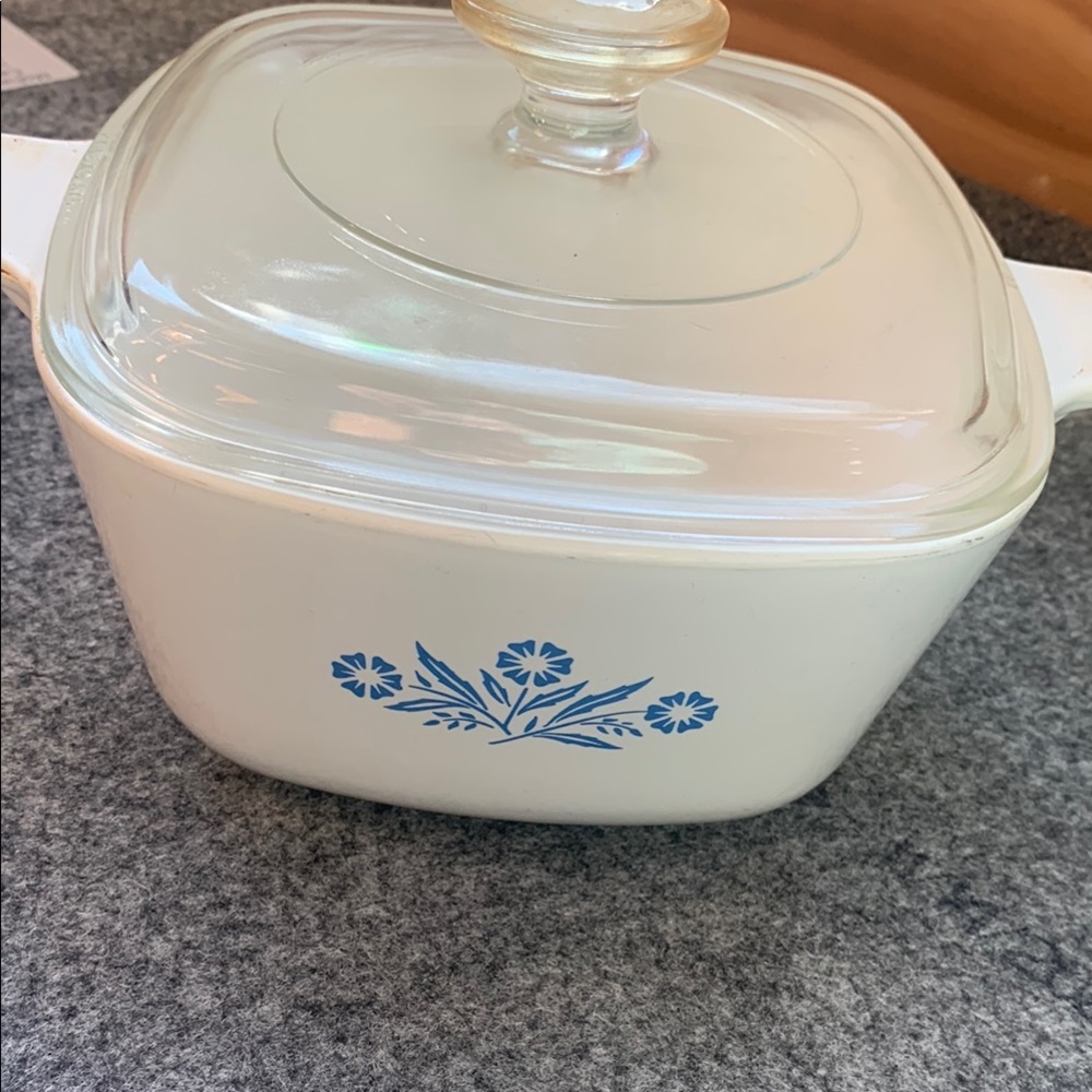 CorningWare Blue Floral Casserole Dish. Vintage. With lid. 7x7x4